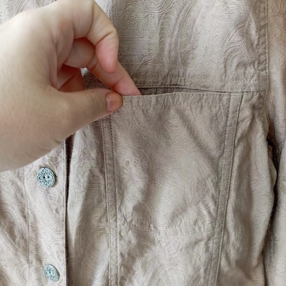 ♥️ Paisley Light Pink and Tan Jacket - Picture 10 of 16